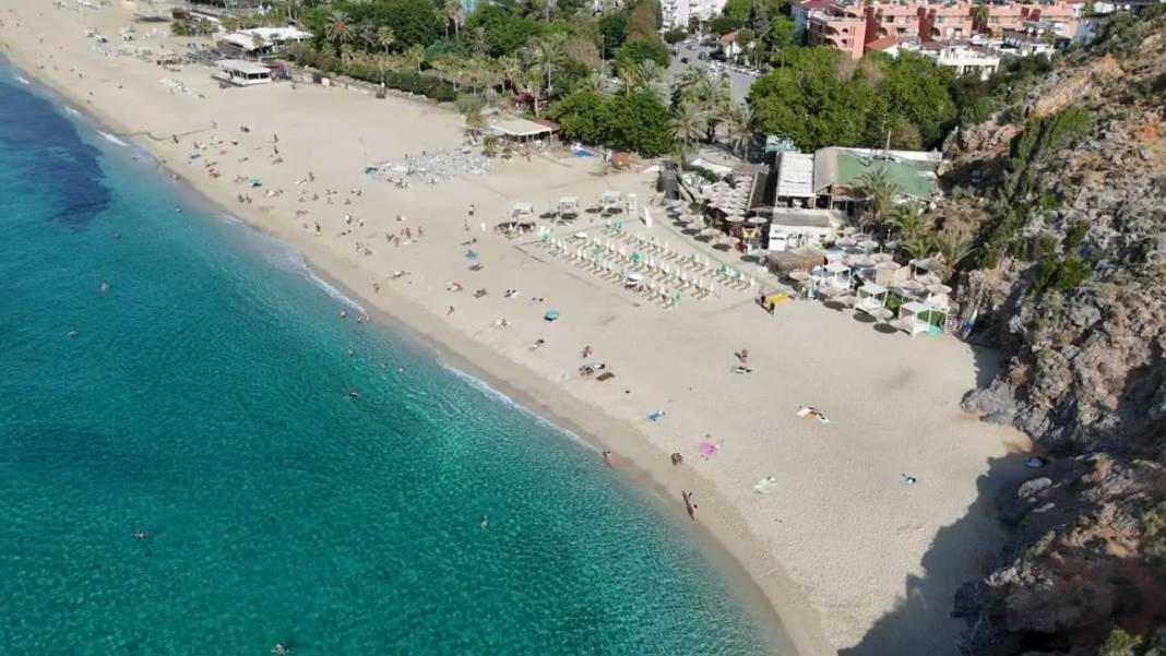 Alanya’da Kışa Meydan Okuyan Sahil Keyfi! Kleopatra Plajı 24 Derece 1